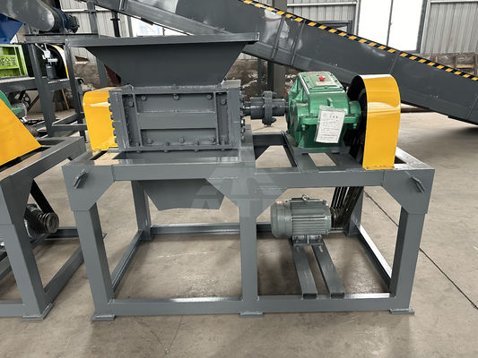50kW Double Shaft Shredder for Wooden Pallets and Scrap Metal/Plastic Conveyor System