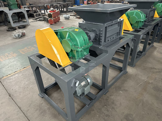 50kW Double Shaft Shredder for Wooden Pallets and Scrap Metal/Plastic Conveyor System