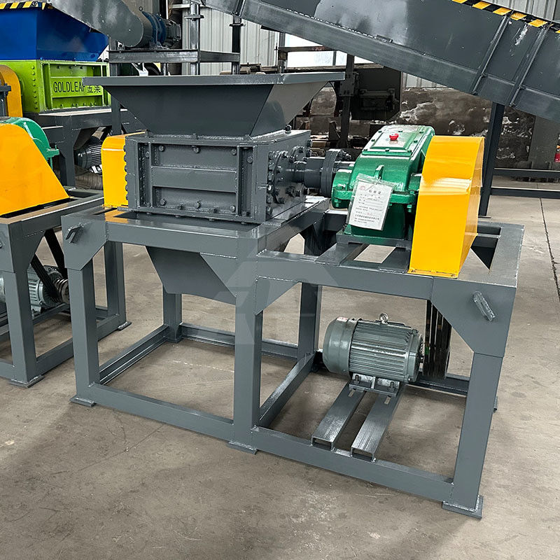 50kW Double Shaft Shredder for Wooden Pallets and Scrap Metal/Plastic Conveyor System